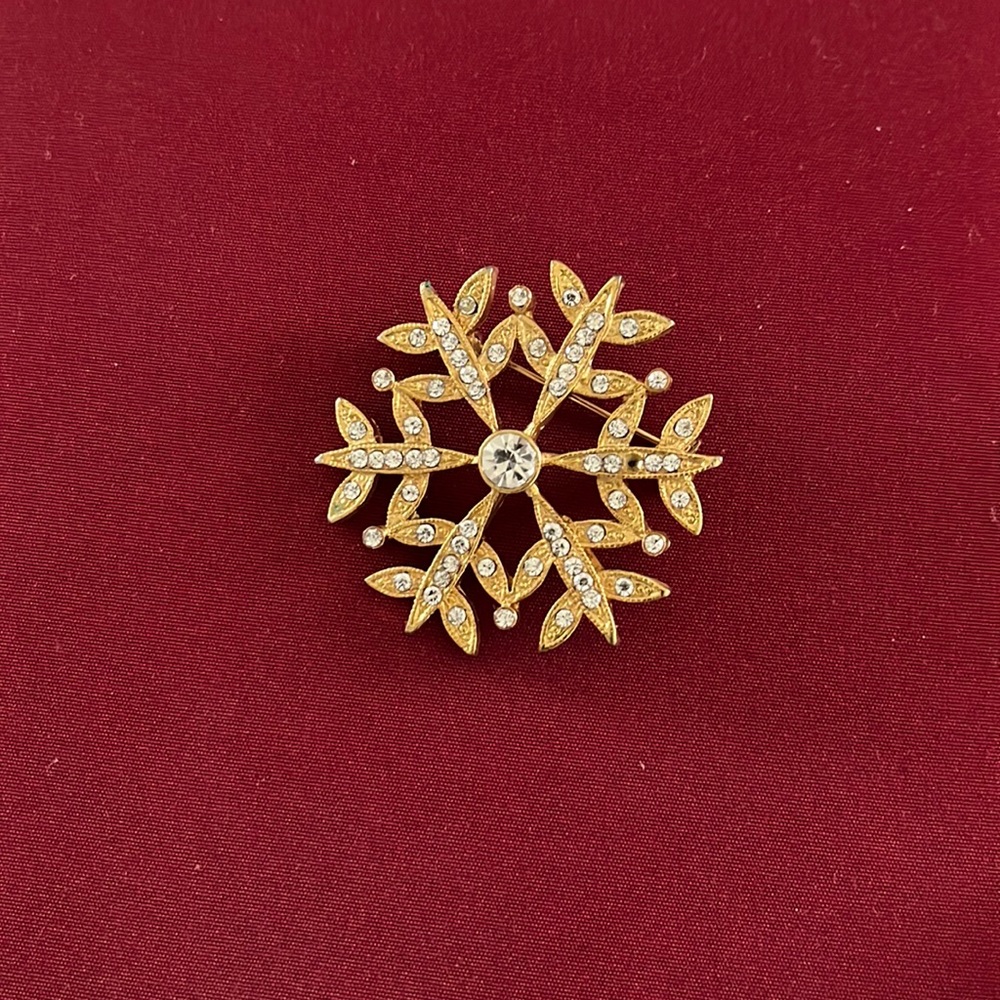 Vintage Gold tone and crystal snowflake pendant